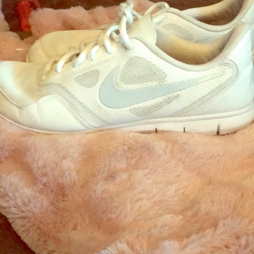 Nike all white gym shoes